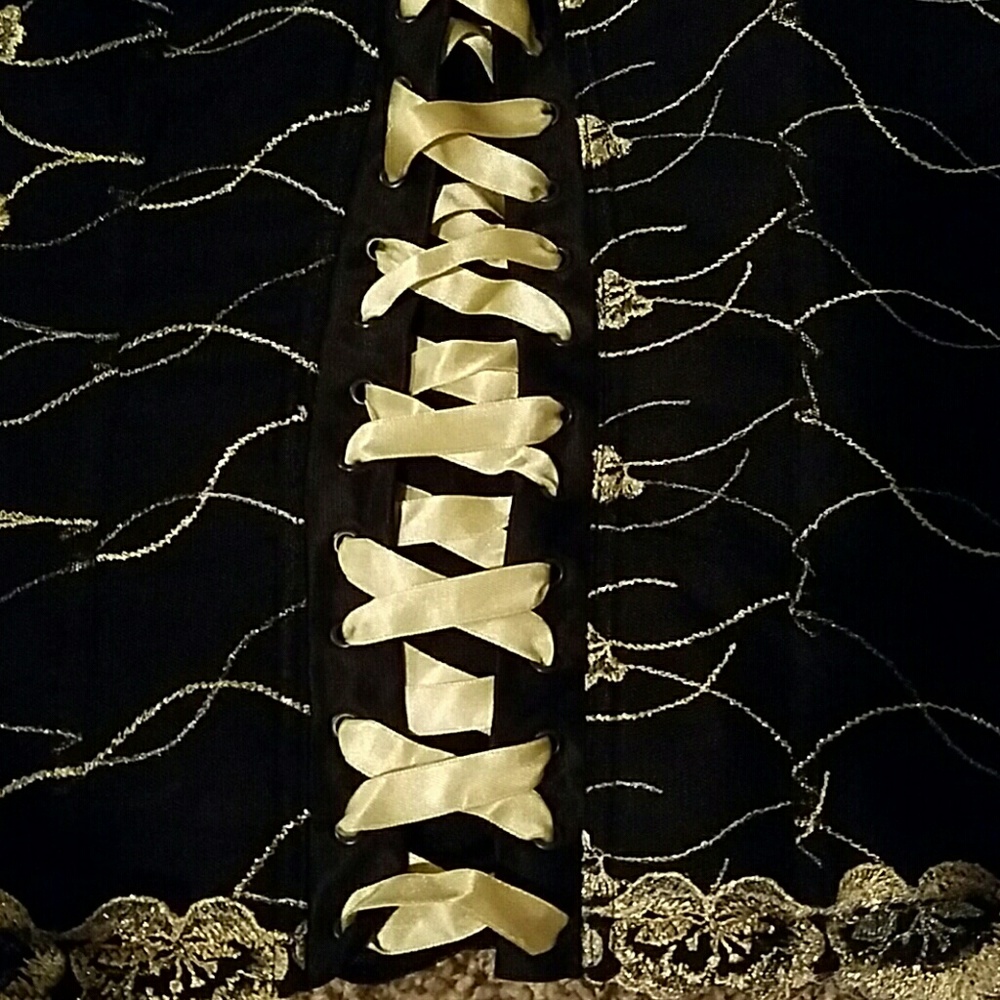 Corset - Picture 3 of 4